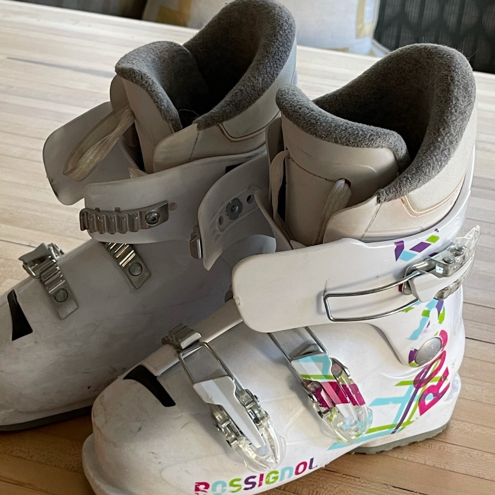 Rossignol size 225 (265mm) kids ski boots
